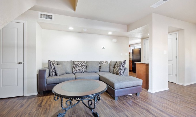 Fort Smith House | Townhouse 1 bed 1 bath sleeps 3