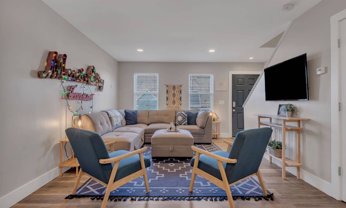 Midtown House | Townhouse across from Vanderbilt and Belmont! Central location