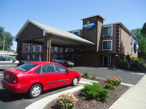 Lincoln Hotel | TownHouse Extended Stay Hotel Downtown