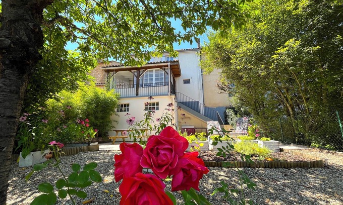 Beaumont-du-Perigord House | Townhouse with private garden and terrace in Beaumont-du-Perigord