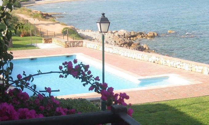Alcanar House | TOWNHOUSE IN 1ST LINE SEA WITH AIR CONDITIONING AND WIFI