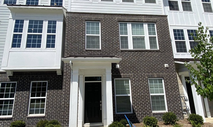 Westfield House | Townhouse in Carmel