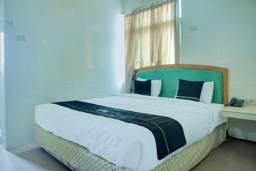 Palembang Hotel | Townhouse Oak Palembang Near Jembatan Ampera Formerly Azzura Hotel