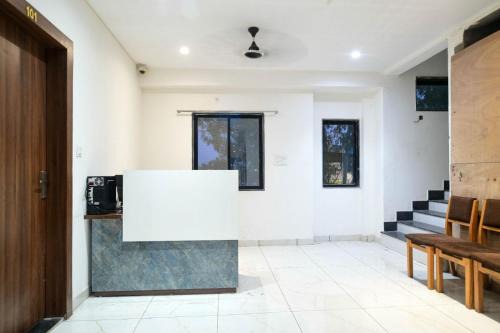 Rajendra Nagar Hotel | Townhouse Rajendra Nagar Main Road