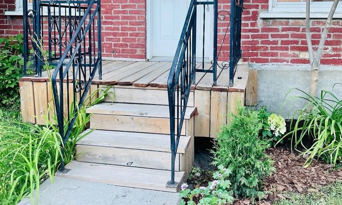 Saint-Laurent House | Townhouse with garden: one minute walk to Metro