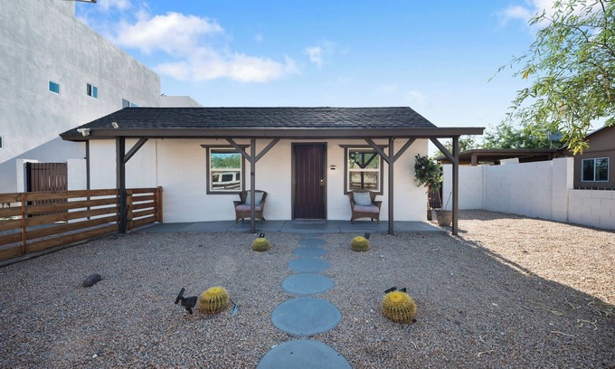 North Mountain House | Townley on 6th!