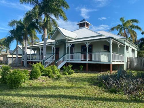 Annandale Villa | Townsville Home on River Park Drive, Annandale