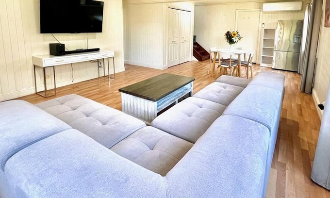 Bundaberg North House | Tradies Paradise 5 Bed, 3 Bath with WiFi & AC