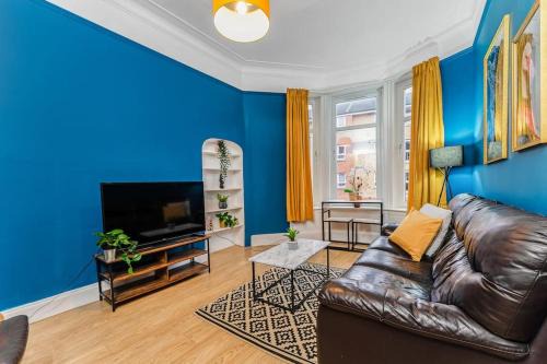 Glasgow Apartment | Traditional 1-Bed Flat in Southside (Hampden/Shawlands)