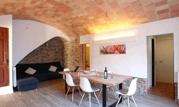 Celra Apartment | Traditional apartment in Celrà
