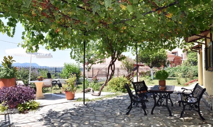 Antipernoi House | Traditional Cottage on the hillside of Antiperni