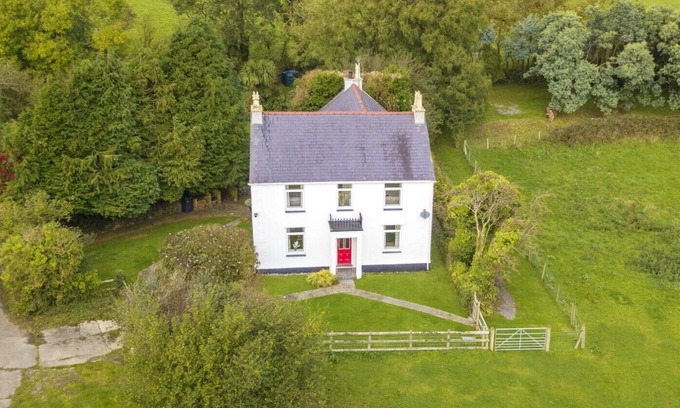 Elim Other | Traditional detached self-catering farmhouse with modern comforts.