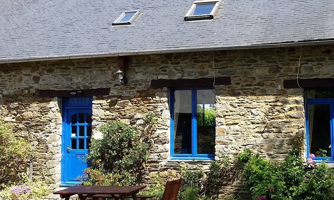 Saint-Mayeux Cottage | Traditional Farmhouse Gite at the heart of Brittany (Sleeps 1-5 in 2 Bedrooms)