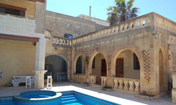 Santu Pietru Villa | Traditional Farmhouse of over 400 years with private pool in Gozo