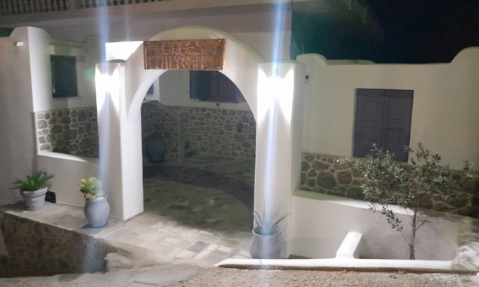 Panormos House | Traditional Greek Home only 5 min walking from Platy Gyalos beach!