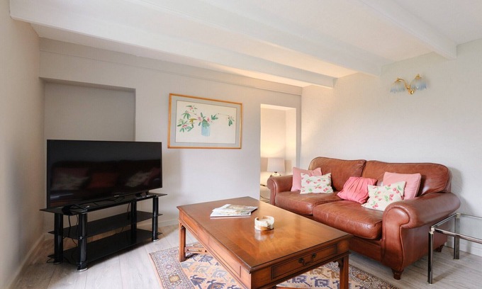 Goldsithney Cottage | Traditional holiday cottage in Goldsithney, No Deposit