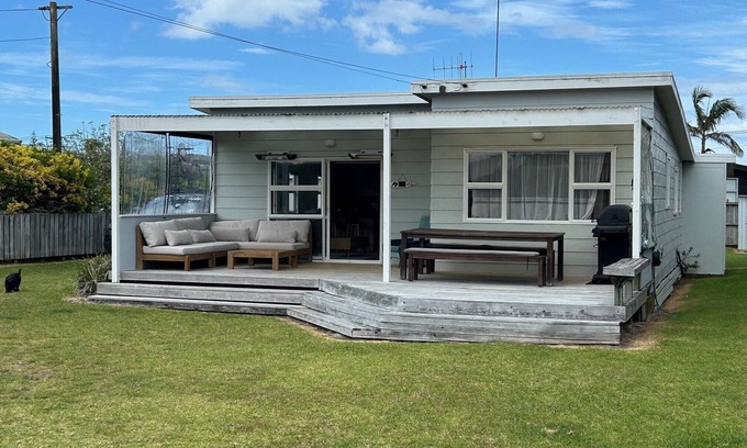 Whangamata House | Traditional Kiwi Bach on large secure section, sleeps 12