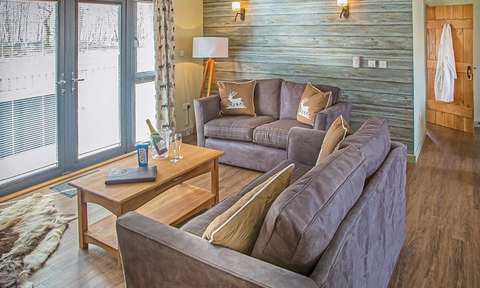 Dukeries Mill Ski Chalet | Traditional Pet Friendly 3 Bed