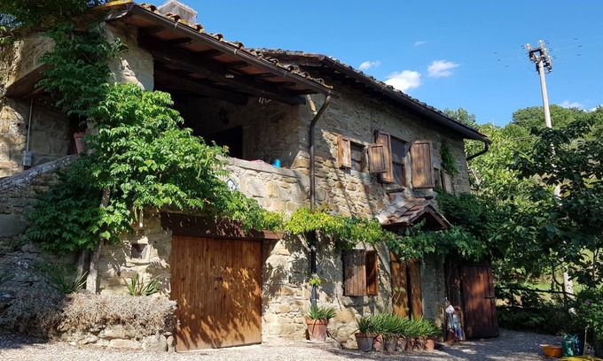 San Pietro a Cegliolo House | Traditional Tuscan house with Exclusive Use of House, Garden, Pool and Grounds