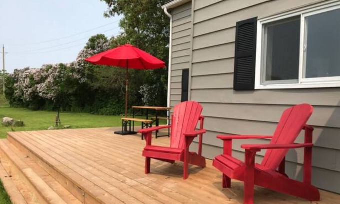 Belleville House | Trails End by the Bay of Quinte & Tracks