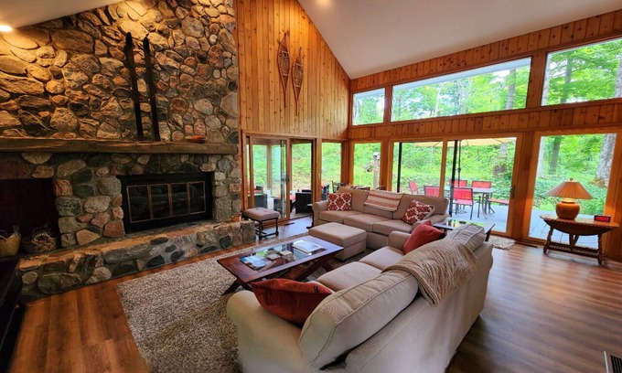 Birchwood Farms House | Trails End Cedar Lodge: Beautiful three bedroom home in Birchwood Farms