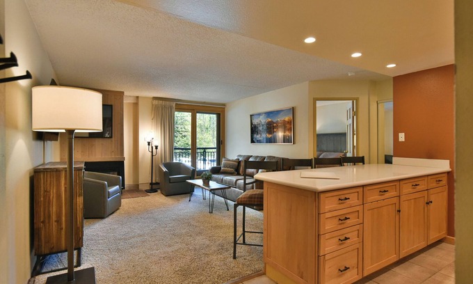 Peak 9 Condo | Trails End Off-Piste Condo: Ski In/Out, Walk to Town