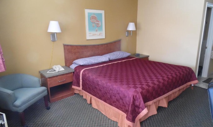 Lone Pine Hotel | Trails Motel