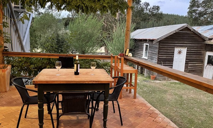 Nannup House | Trails! Views! Serenity! Family & pet friendly cottage, 5 minutes from town!