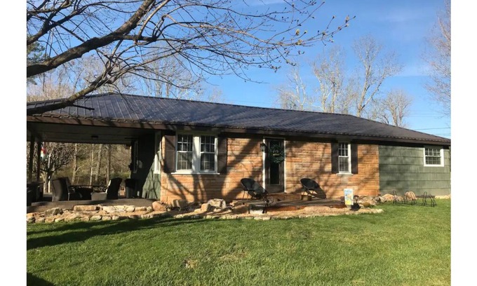 Damascus Cottage | TrailSide Cottage, Damascus VA- directly on the Virginia Creeper Trail