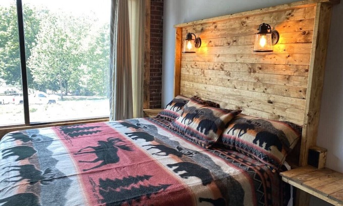 Ohiopyle Hotel | Trailside Hotel, Minutes to Fallingwater Riverview