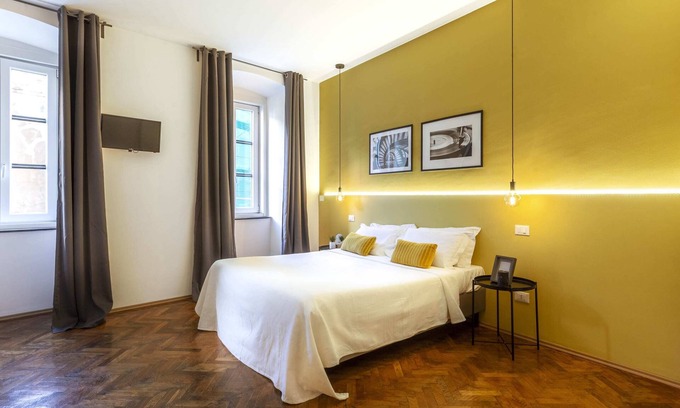 Trieste City Centre Apartment | Tram apartment for 4 Guests ☆ Wifi