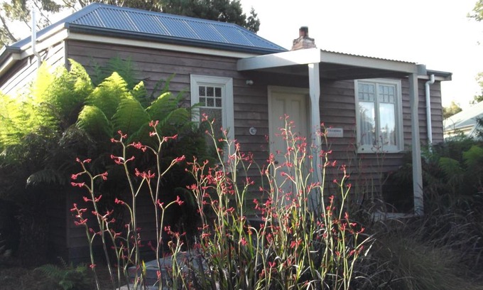 Strahan House | Tramway Cottage