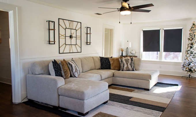 Sayles Blvd. Area Cottage | Tranquil 2 bed, Full Kitchen, Craftsman Home