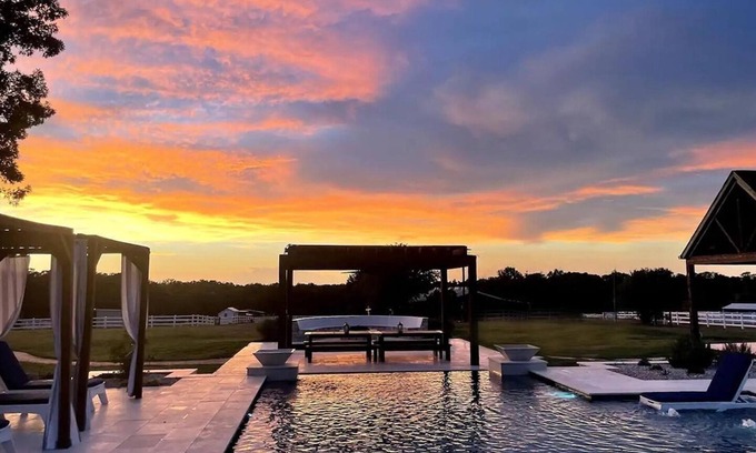 Burton Other | Tranquil 2 BR Stay on stunning farm near Round Top