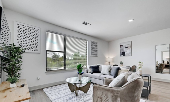 West Oak Hill Apartment | Tranquil 2BR/2BA Hill Country Retreat near Downtown Austin