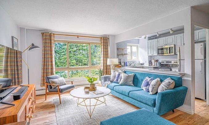 Downtown Seattle Apartment | Tranquil 2BR downtown condo, Parking, King bed