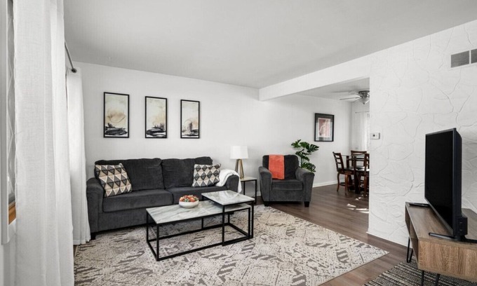 Davenport House | Tranquil 2BR Townhome~ Close to City Charm