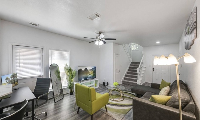 Dallas Apartment | Tranquil 3BR I Free Parking I Workspace