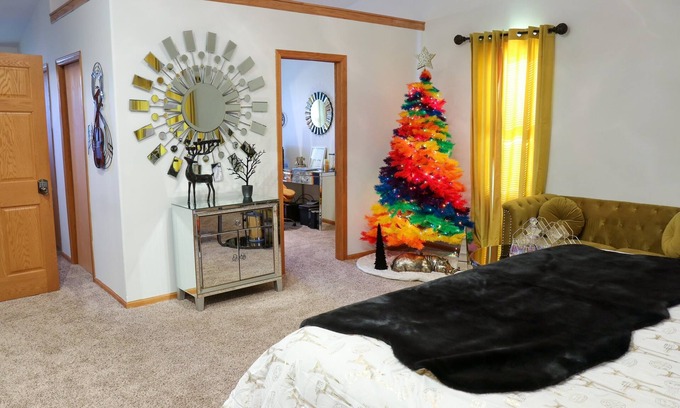Fox Valley House | Tranquil 4-bedroom house in Glen Ellyn.Your ideal home away from home!