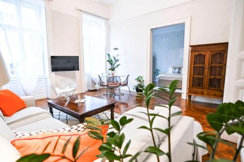 Nepszinhaz negyed Apartment | Tranquil and Charming One Bedroom Apartment