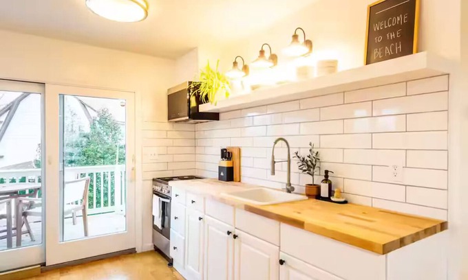 East Shore Apartment | Tranquil Apartment with Waterview & Patio, Walk to Beach!