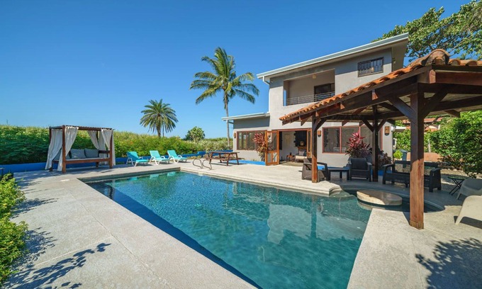 Junquillal House | Tranquil beachfront home with pool and high speed internet - Punta Paraiso