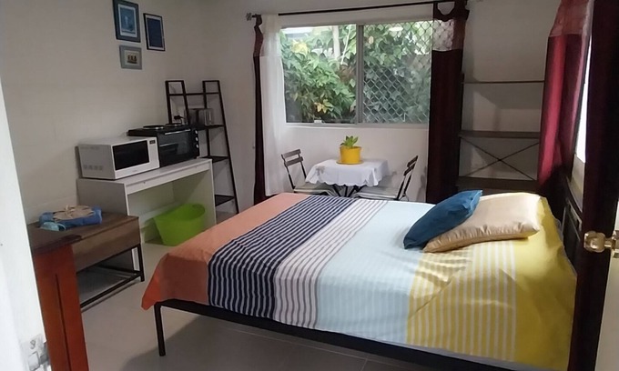 Battery Hill Apartment | Tranquil beachside studio centrally located to local amenities, transport, shops