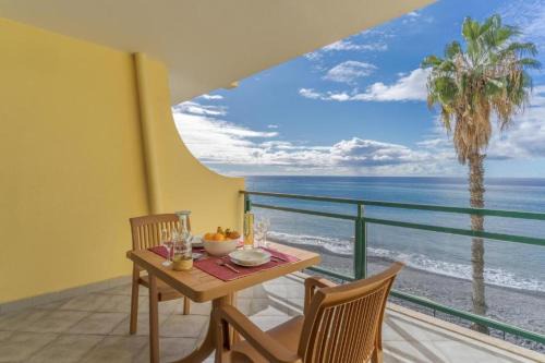 Sao Martinho Apartment | Tranquil Beachside Stay - Atlantic Gardens Beach