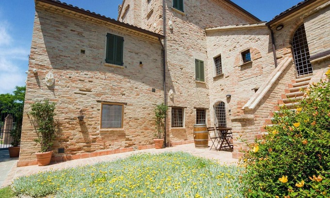 Mombaroccio Apartment | Tranquil Countryside Apartment
