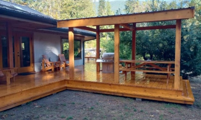 Lake Cowichan Villa | Tranquil Cowichan Riverfront Home