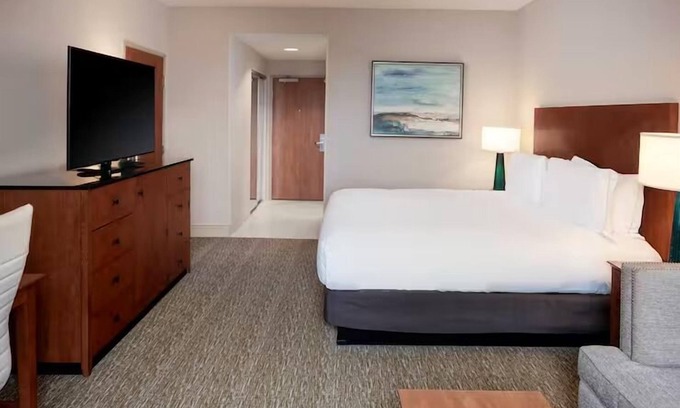 St. Petersburg - Clearwater Hotel | Tranquil Cpuples Oasis near Beaches | Infinity Pool, Waterfront Dining