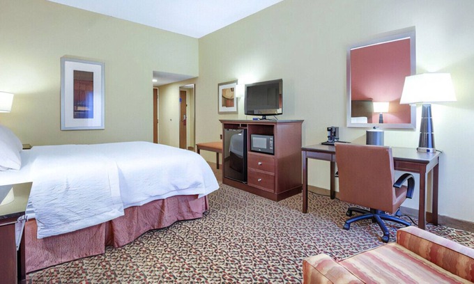 Tillmans Corner House | Tranquil & Elegant King Room! Modern Amenities