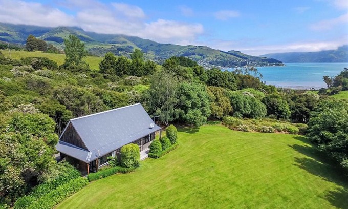 Akaroa House | Tranquil Family Retreat