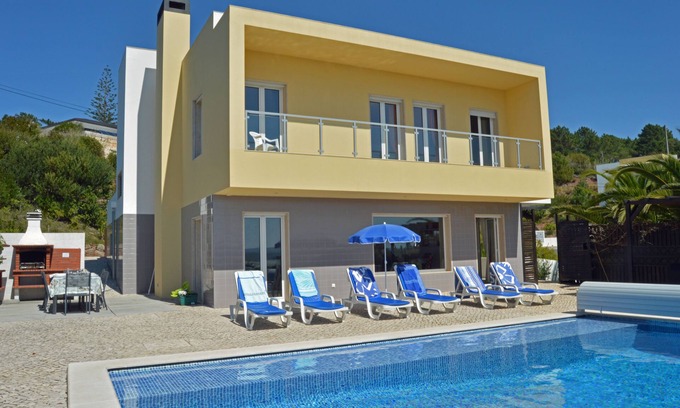 Foz do Arelho Villa | Tranquil family villa with lovely sea view, easy stroll to centre and beach.